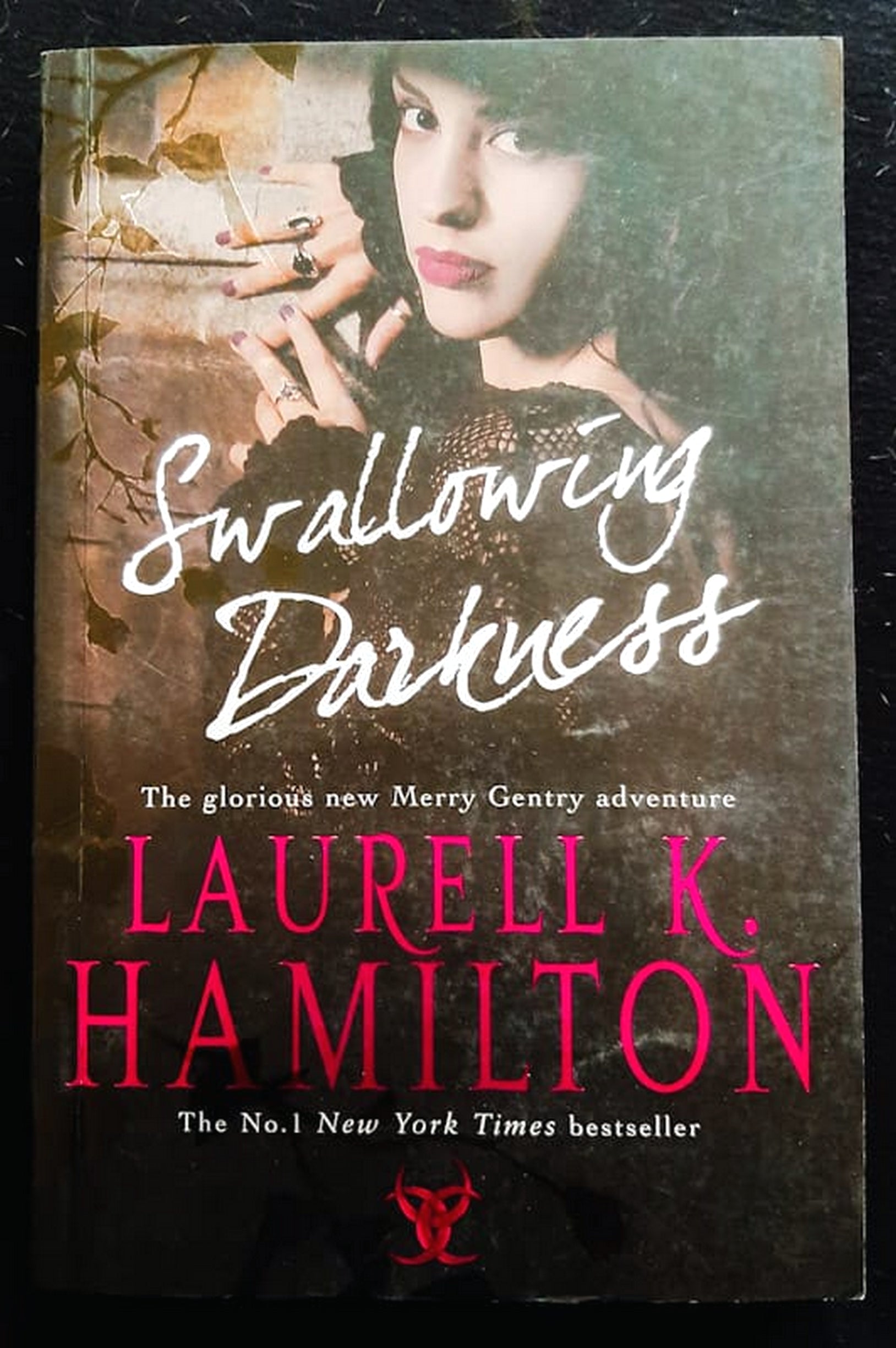 Front Cover Of Bestselling Book Swallowing Darkness (Merry Gentry #7) (Laurell K. Hamilton
)