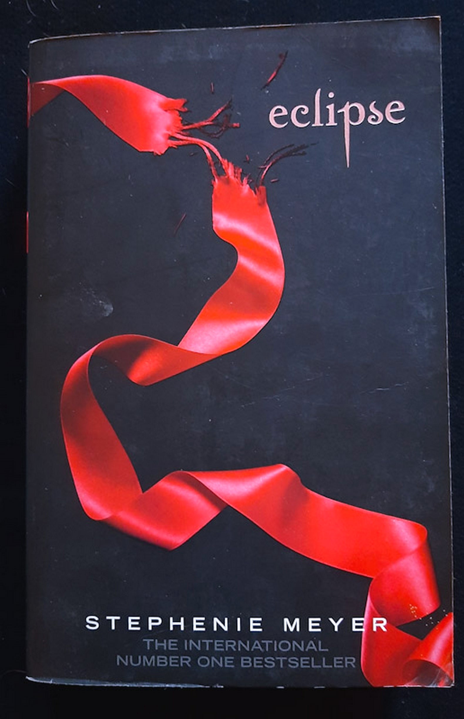 Front Cover Of Bestselling Book Eclipse (The Twilight Saga #3) (Stephenie Meyer
)