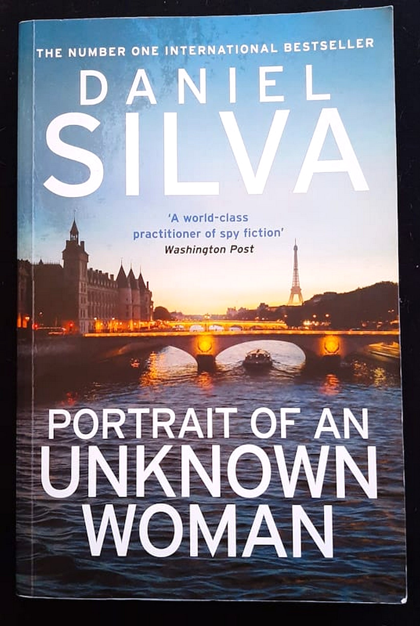 Front Cover Of Bestselling Book Portrait Of An Unknown Woman (Gabriel Allon #22) (Daniel Silva
)