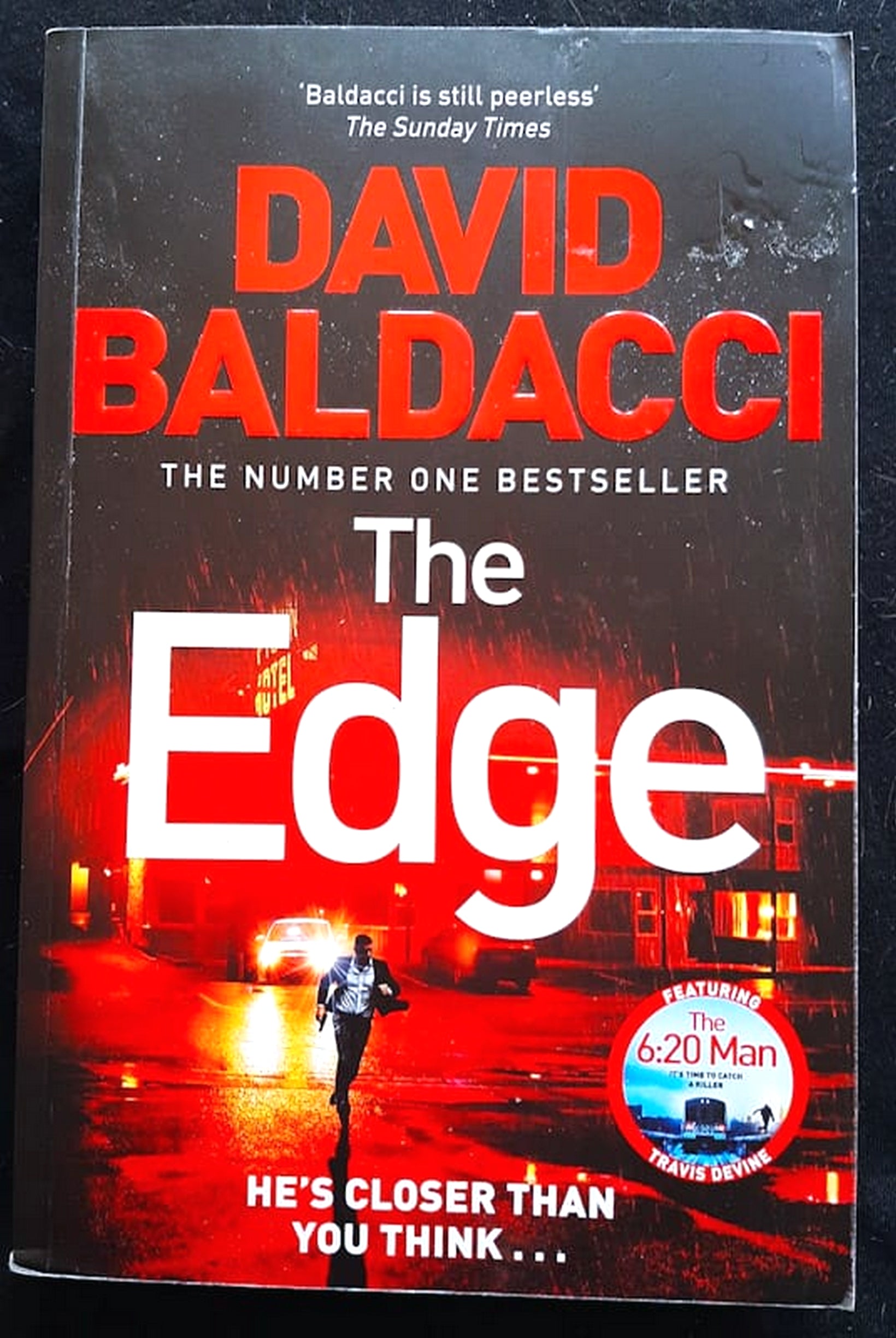 Front Cover Of Bestselling Book The Edge (The 6:20 Man #2) (David Baldacci
)