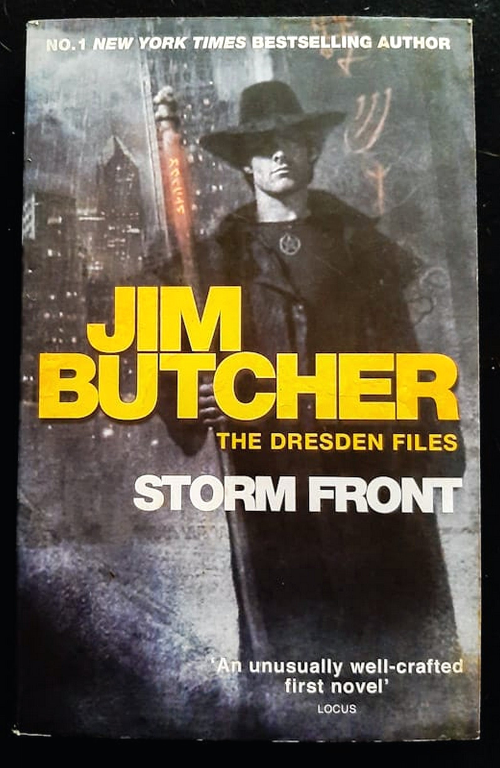 Front Cover Of Bestselling Book Storm Front (The Dresden Files #1) (Jim Butcher
)