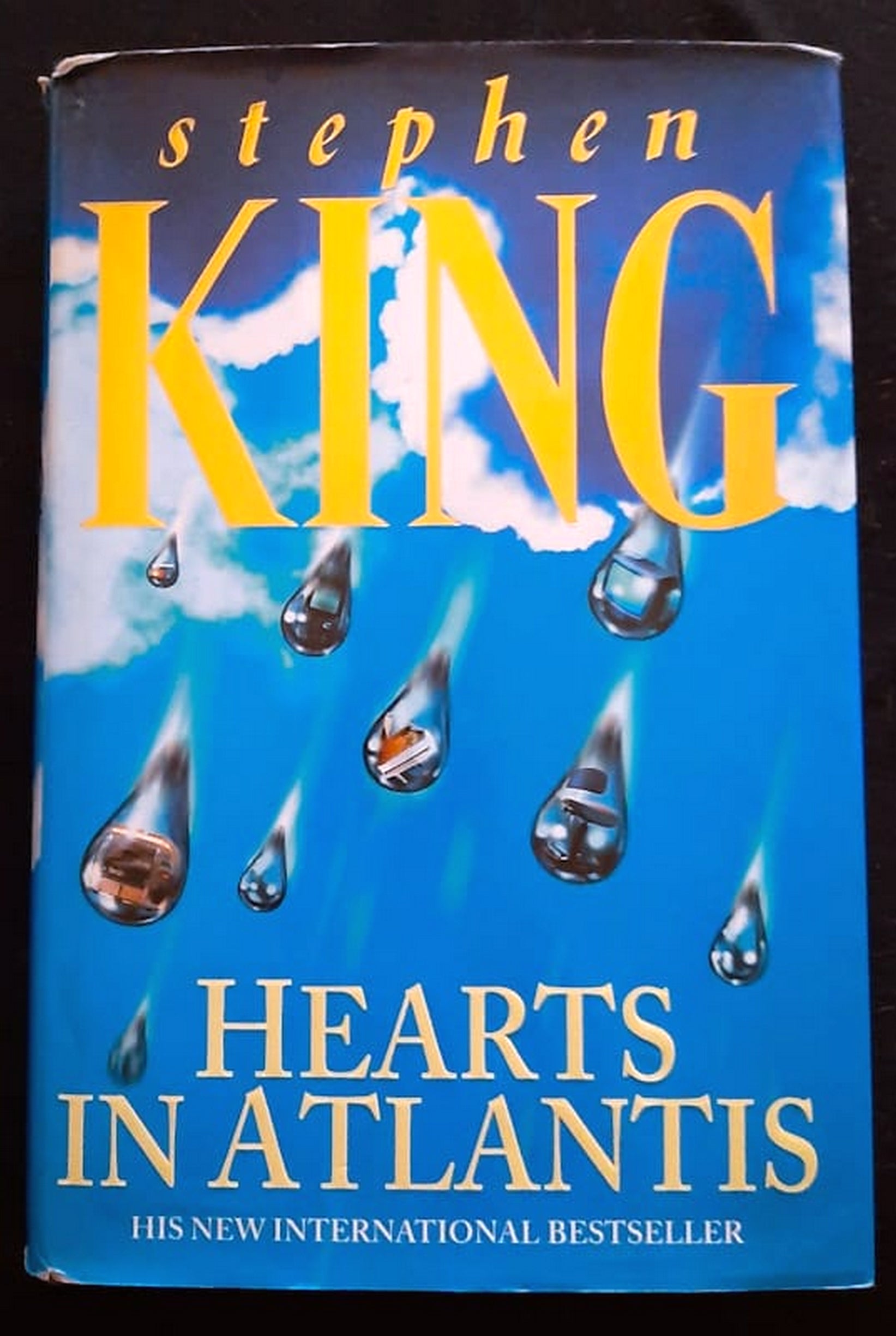 Front Cover Of Bestselling Book Hearts In Atlantis (Stephen King
)