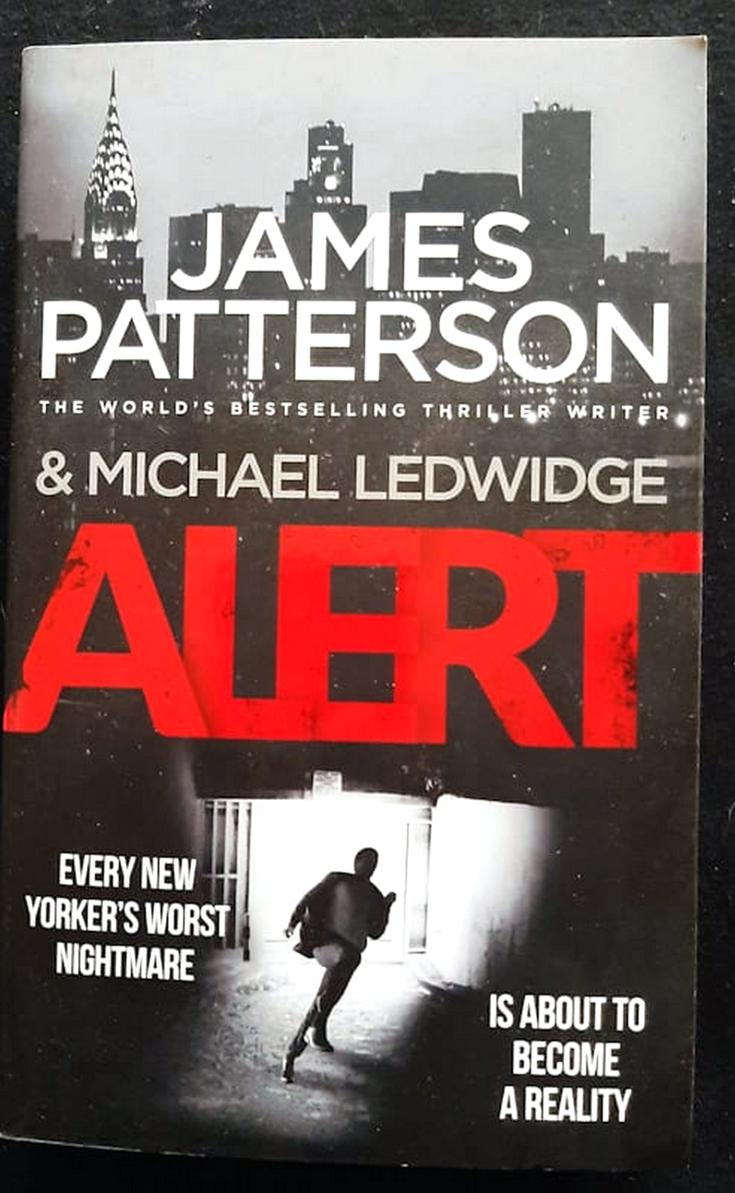 Front Cover Of Bestselling Book Alert (Michael Bennett #8) (James Patterson
)