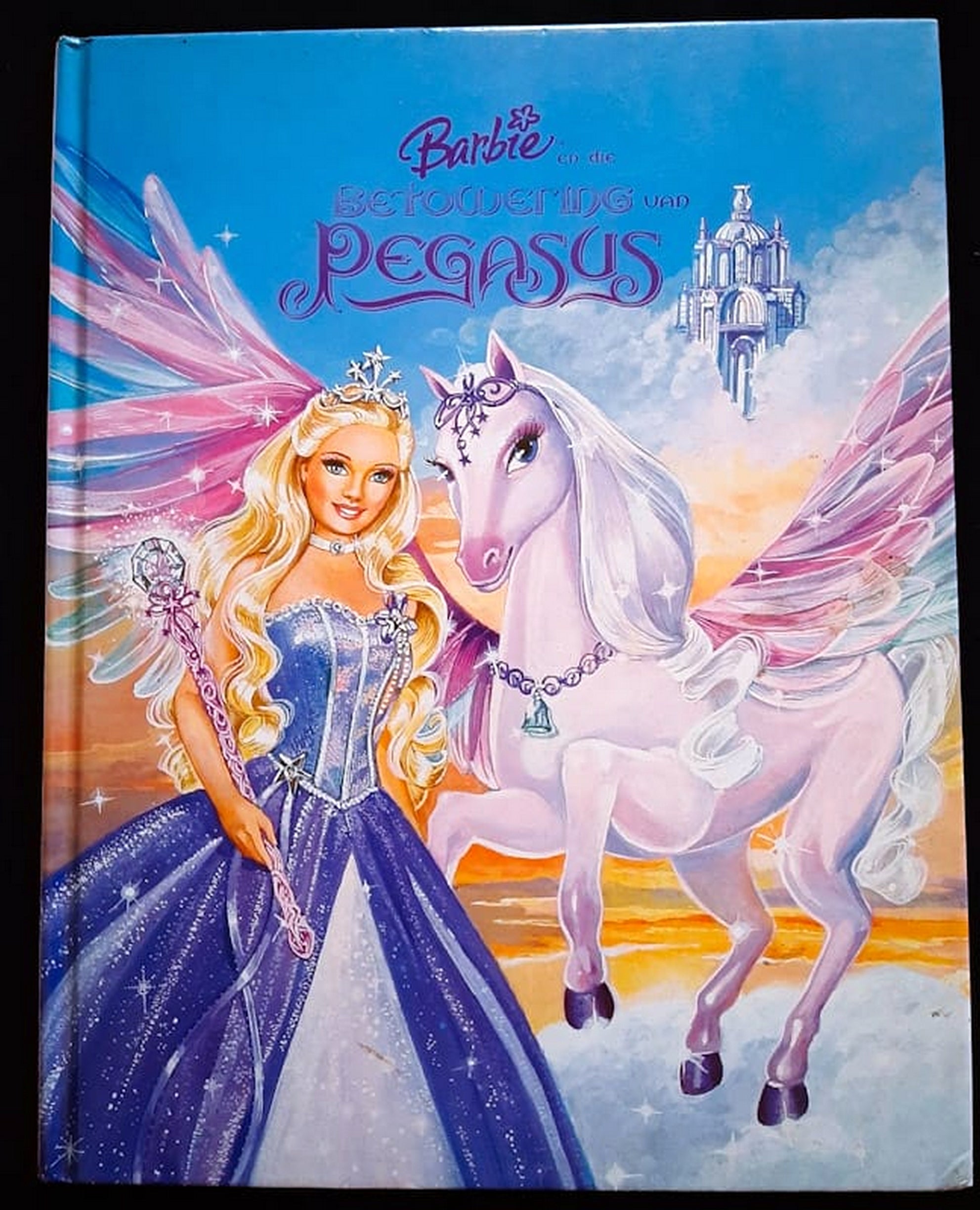 Front Cover Of Bestselling Book Barbie En Die Betowering Van Pegasus (Extra Large Hardcover)