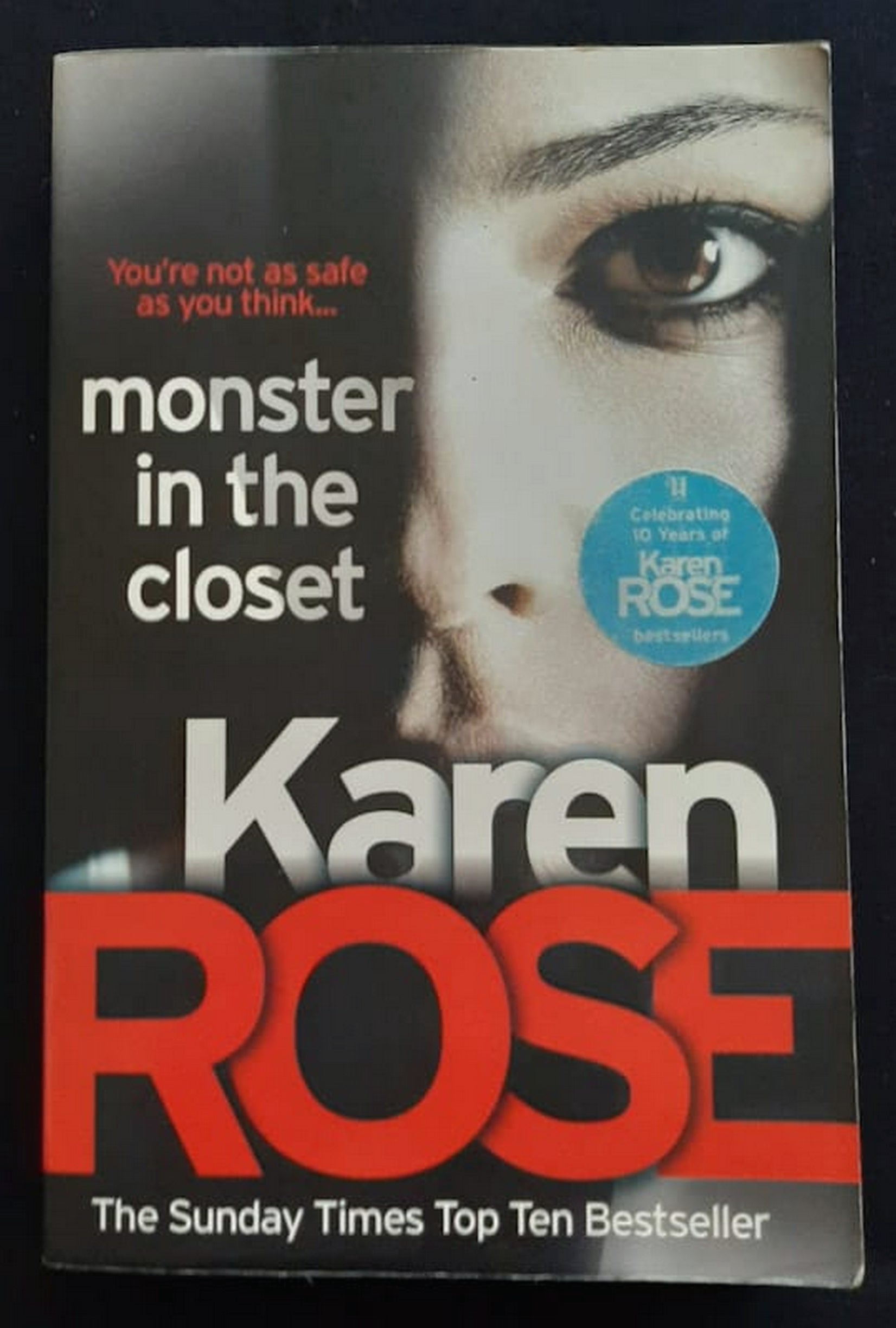 Front Cover Of Bestselling Book Monster In The Closet (Romantic Suspense #19) (Karen Rose
)