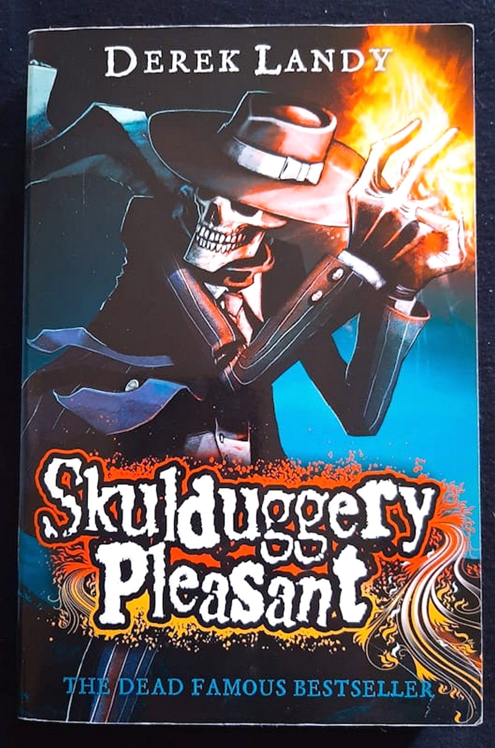 Front Cover Of Bestselling Book Skulduggery Pleasant (Skulduggery Pleasant #1) (Derek Landy
)