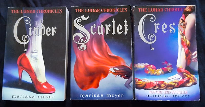 Front of cover of The Lunar Chronicles Bundle (Books 1-3) (Marissa Meyer)