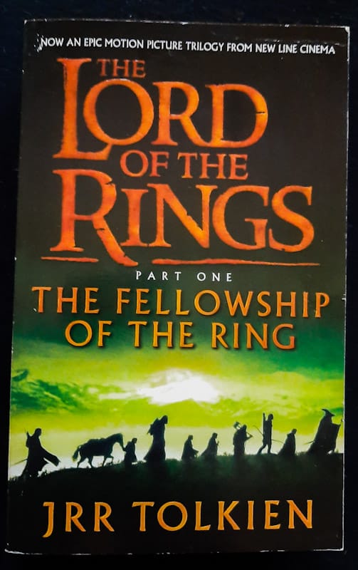 The Fellowship Of The Ring (Middle Earth #1) (J.R.R. Tolkien)