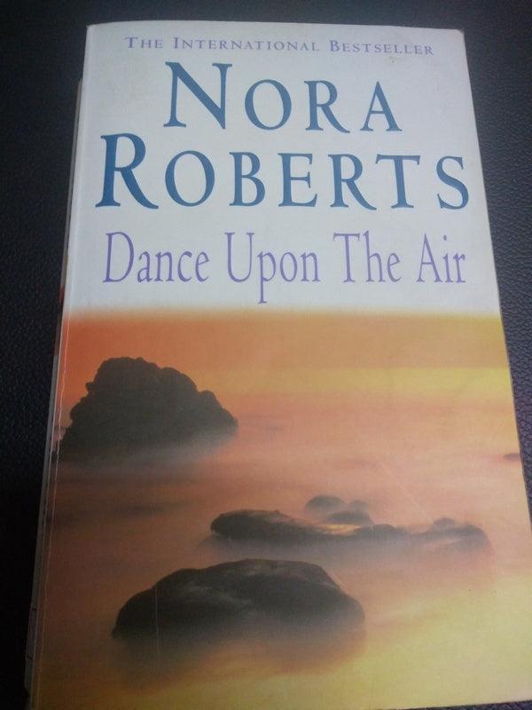  Front Cover Of Dance Upon The Air (Nora Roberts)