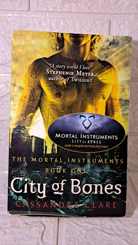 Front Cover Of City Of Bones (Cassandra Clare)