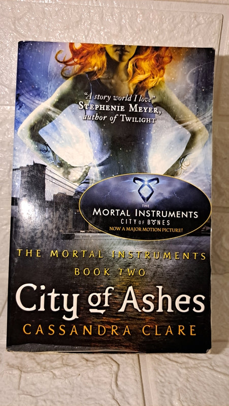 Front Cover Of City Of Ashes (Cassandra Clare)