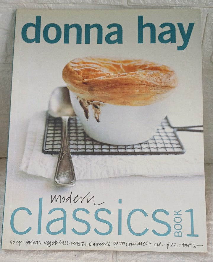 Front Cover Of Modern Classics Book 1 (Donna Hay)