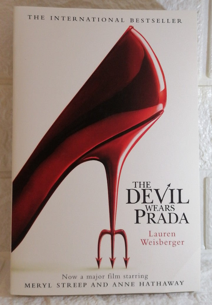 Front Cover Of The Devil Wears Prada (Lauren Weisberger)