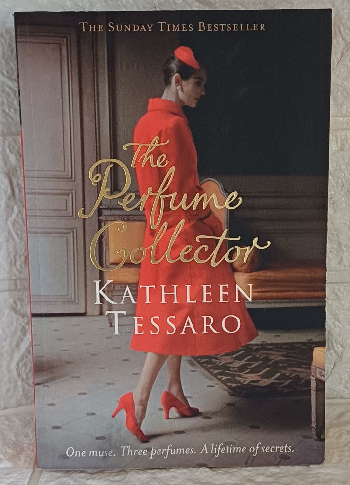 Front Cover Of The Perfume Collector (Kathleen Tessaro)