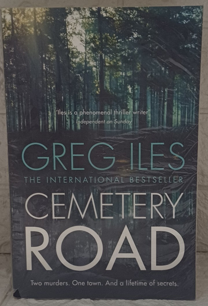 Front Cover Of Cemetery Road (Greg Iles)