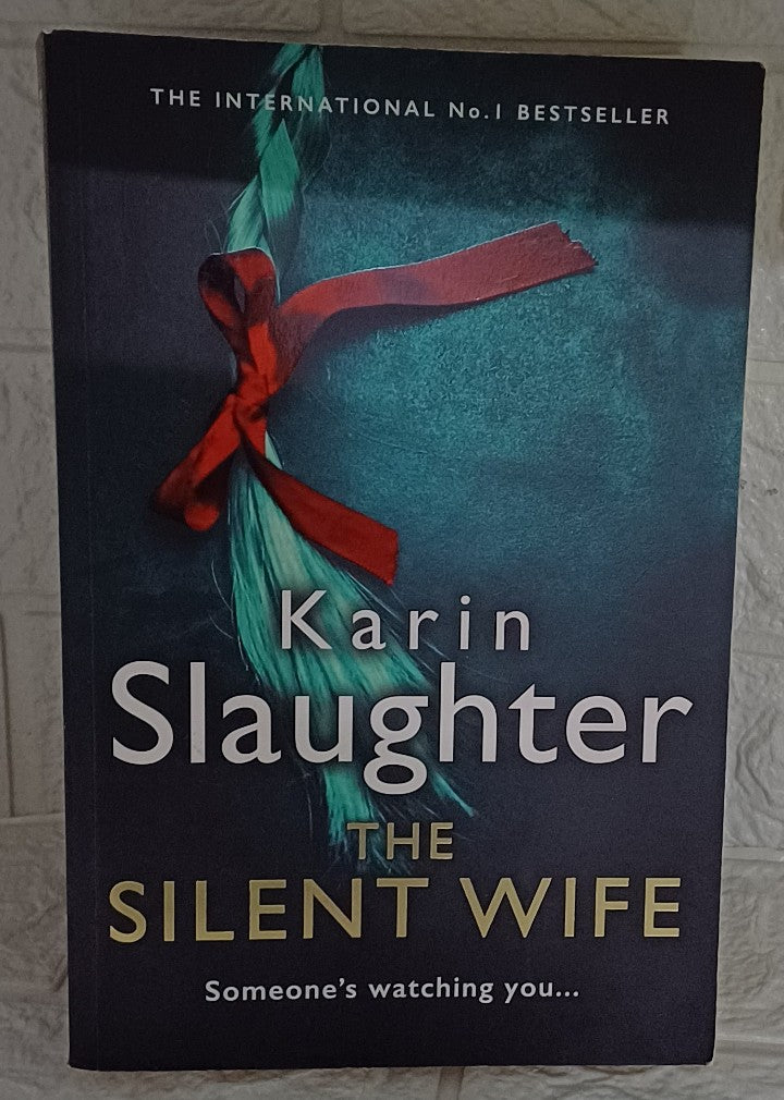 Front Cover Of The Silent Wife (Karin Slaughter)