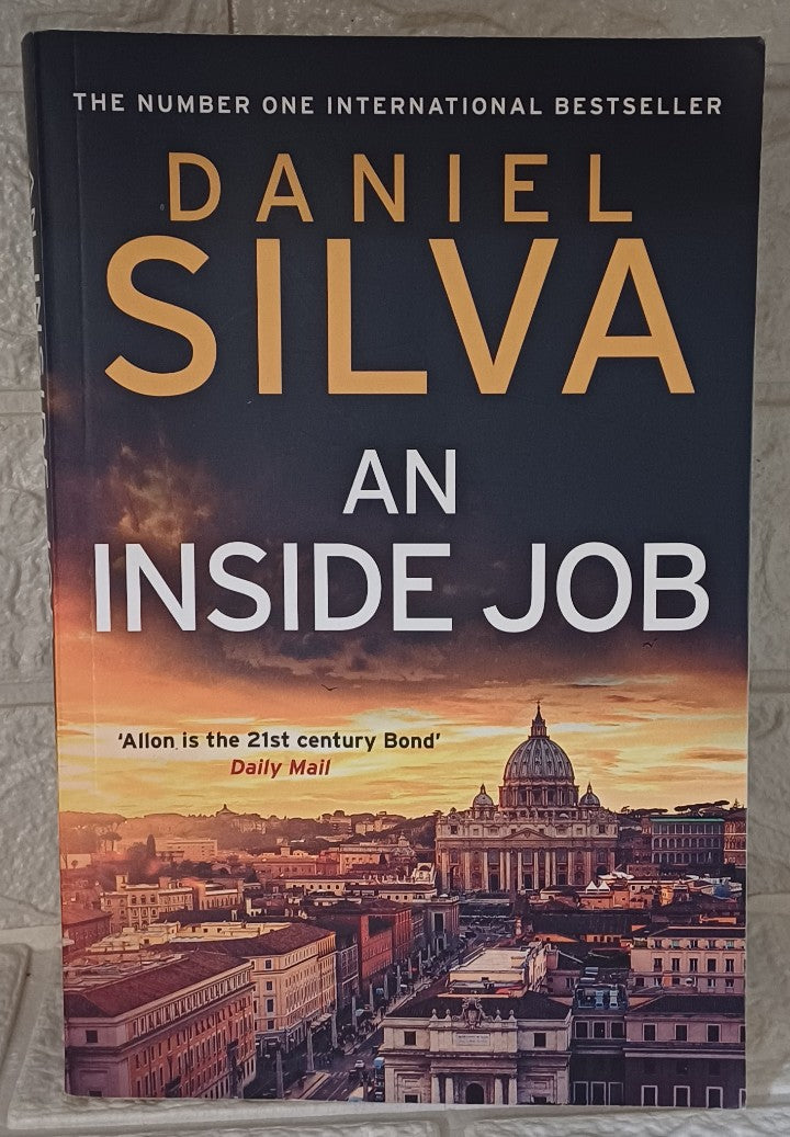 Front Cover Of An inside job (Daniel Silva)