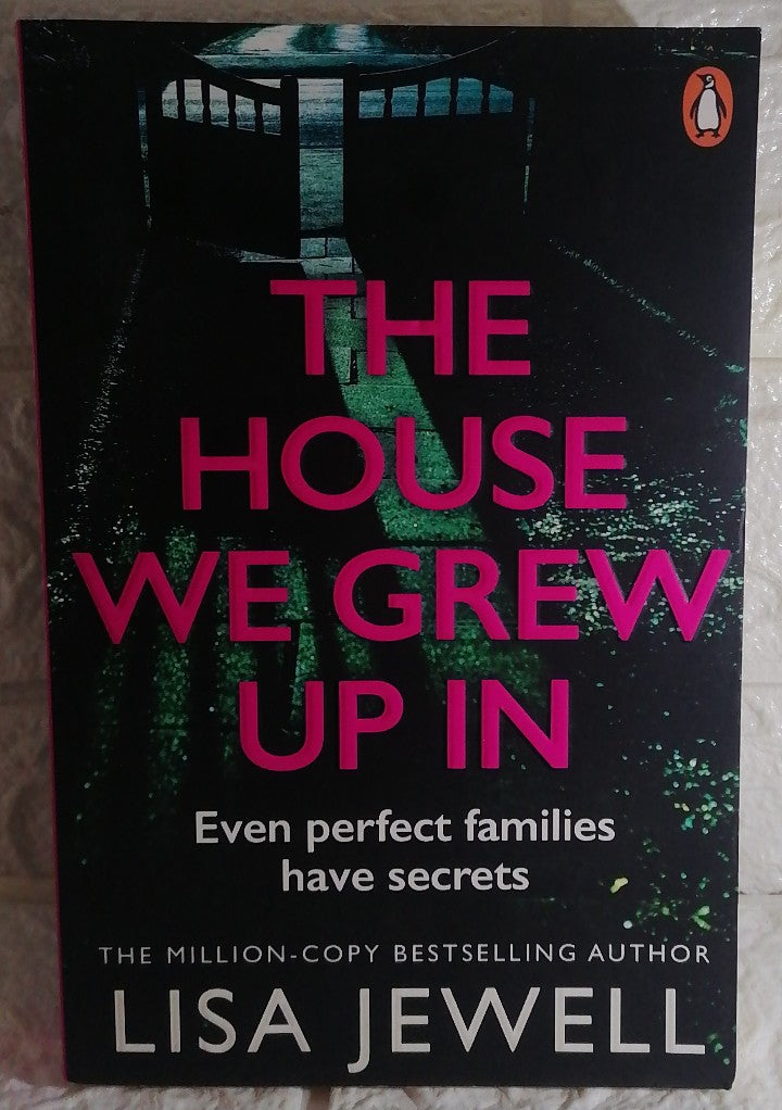Front Cover Of The House We Grew Up In (Lisa Jewell)