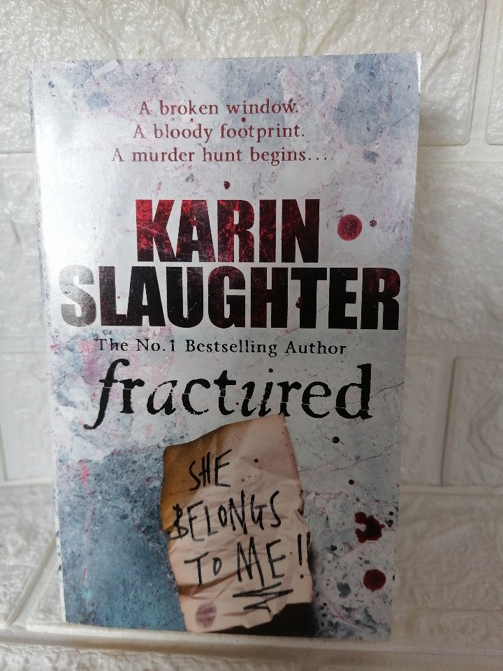 Front Cover Of Fractured (Karin Slaughter)