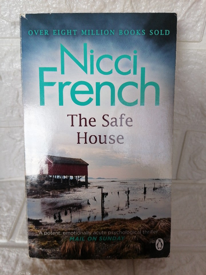 Front Cover Of The Safe House (Nicci French)