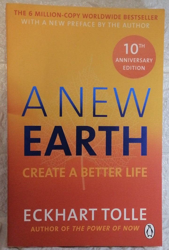 Front Cover Of A New Earth: Awakening to Your Life's Purpose (Eckhart Tolle)