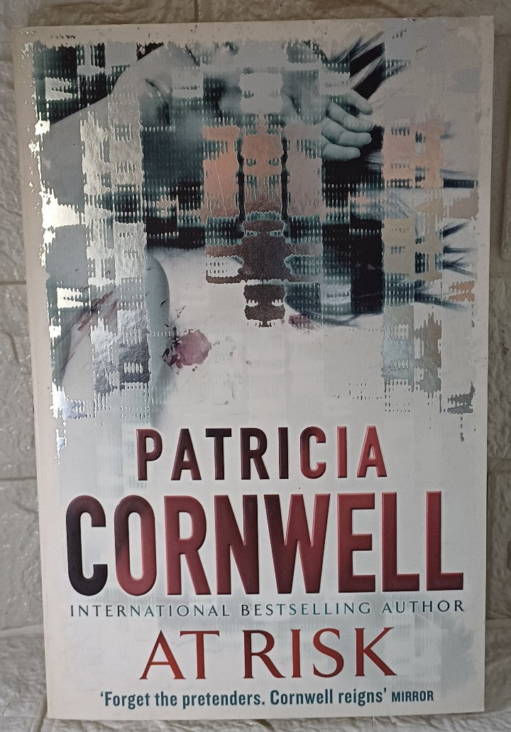 Front Cover Of At Risk (Winston Garano, #1) (Patricia Cornwell)