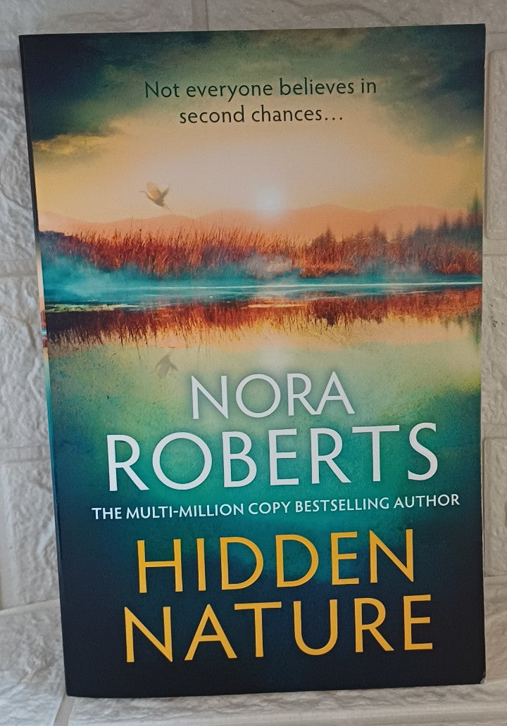 Front Cover Of Hidden Nature (Nora Roberts)
