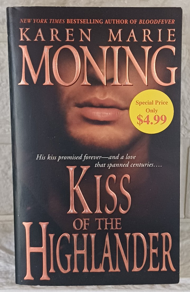 Front Cover Of Kiss of the Highlander (Highlander, #4) (Karen Marie Moning)