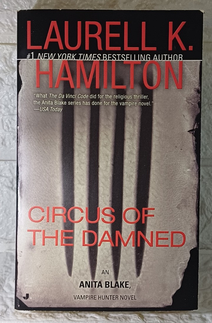 Front Cover Of Circus Of The Damned (Anita Blake, Vampire Hunter, #3) (Laurell K. Hamilton)