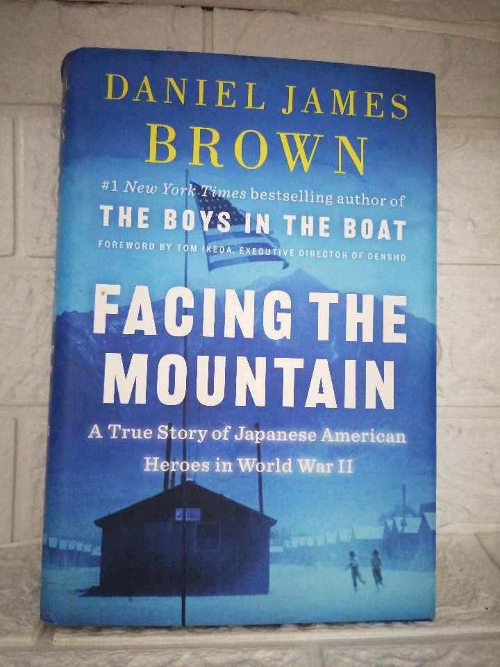 Front Cover Of Facing the Mountain: A True Story of Japanese American Heroes in World War II (Daniel James Brown )
