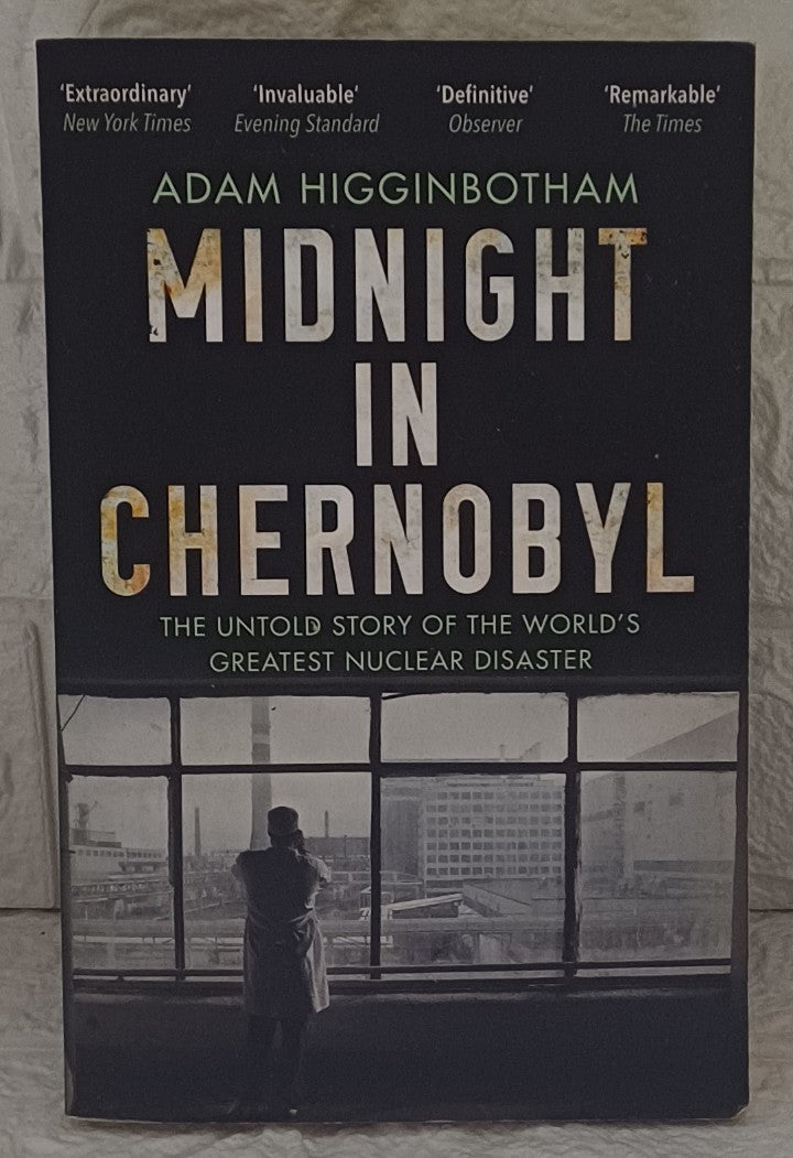 Front Cover Of Midnight in Chernobyl: The Untold Story of the World's Greatest Nuclear Disaster (Adam Higginbotham)