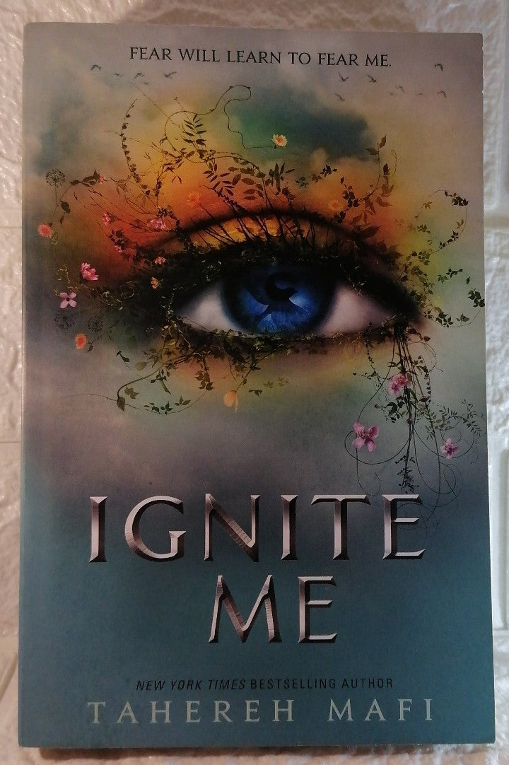 Front Cover Of Ignite Me (Shatter Me, #3) (Tahereh Mafi)