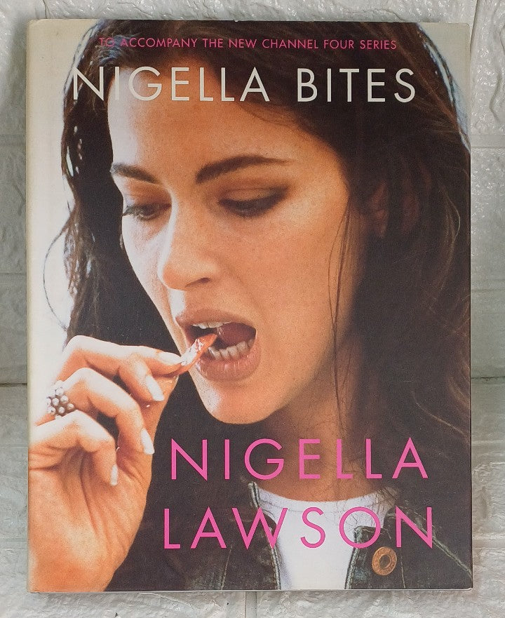 Front Cover Of Nigella Bites (Nigella Lawson)