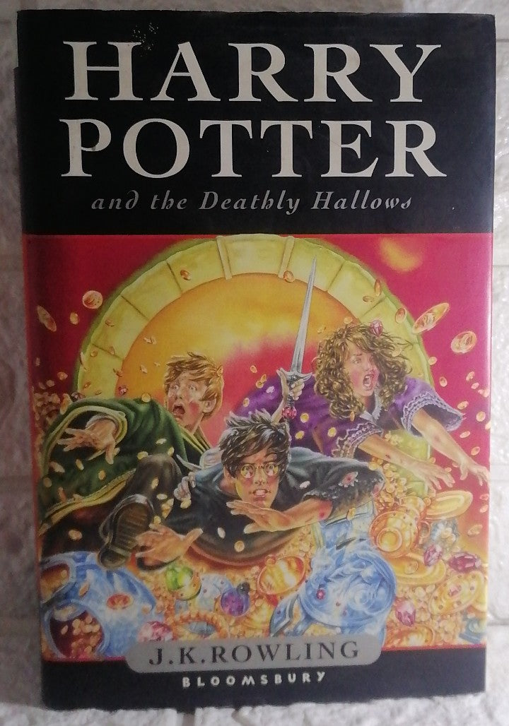 Front Cover Of Harry Potter and the Deathly Hallows (Harry Potter, #7) (J.K. Rowling)