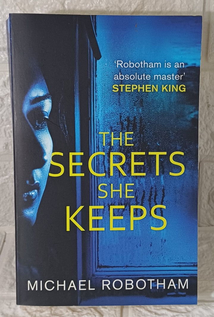 Front Cover Of The Secrets She Keeps (Michael Robotham)