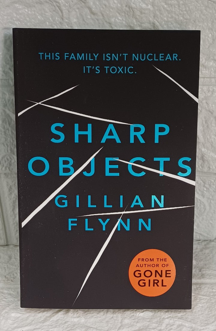 Front Cover Of Sharp Objects (Gillian Flynn)