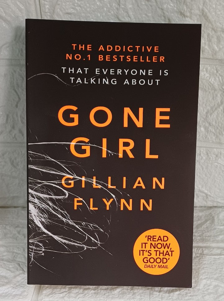 Front Cover Of Gone Girl (Gillian Flynn)