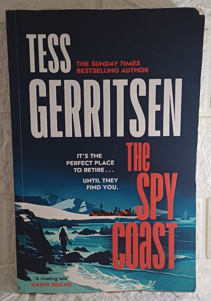 Front Cover Of The Spy Coast (Tess Gerritsen)