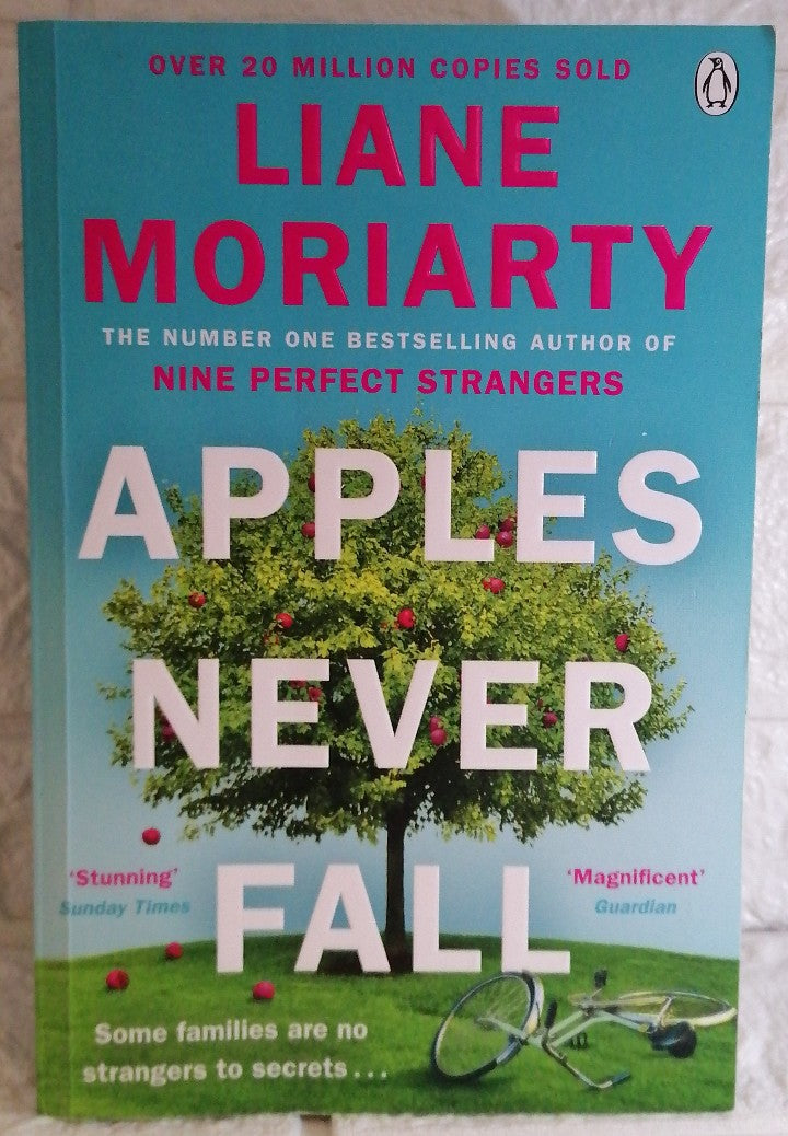 Front Cover Of Apples Never Fall (Liane Moriarty)