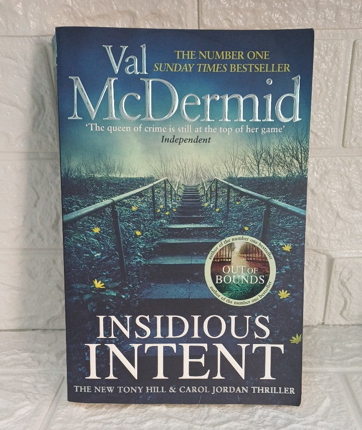 Front Cover Of Insidious Intent (Tony Hill & Carol Jordan, #10) (Val McDermid)