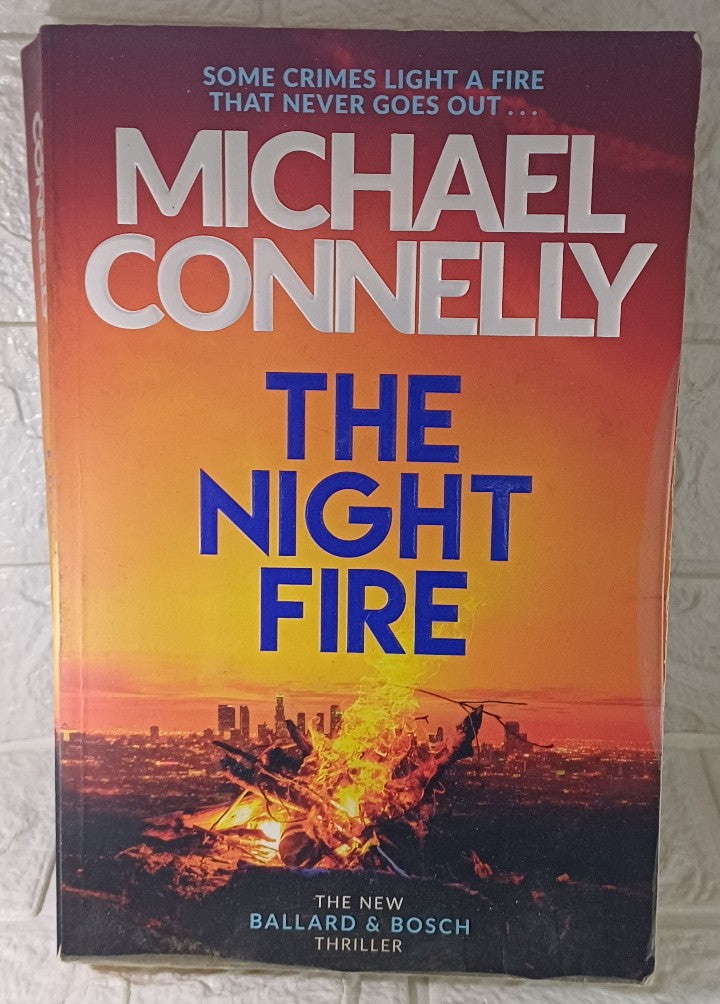Front Cover Of The Night Fire (Renée Ballard, #3; Harry Bosch, #22; Harry Bosch Universe, #33) (Michael Connelly