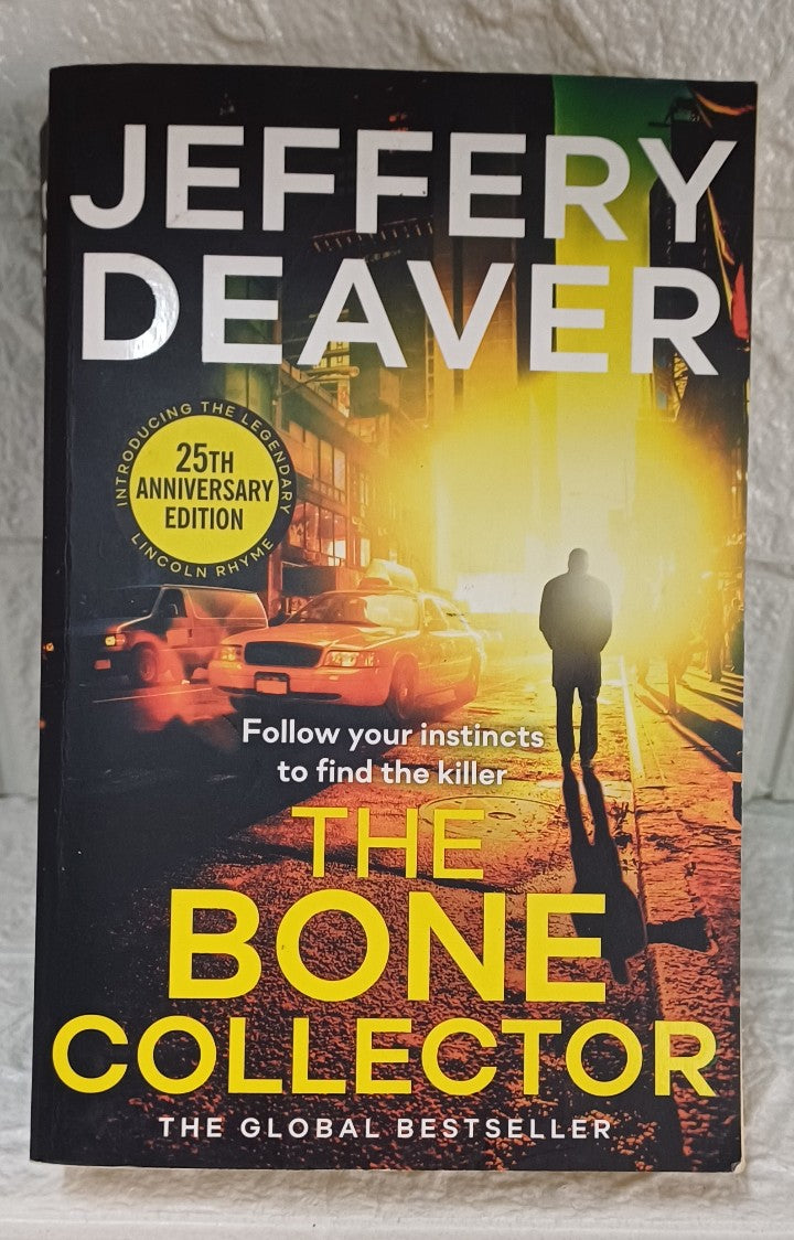Front Cover Of The Bone Collector (Lincoln Rhyme, #1) (Jeffery Deaver)