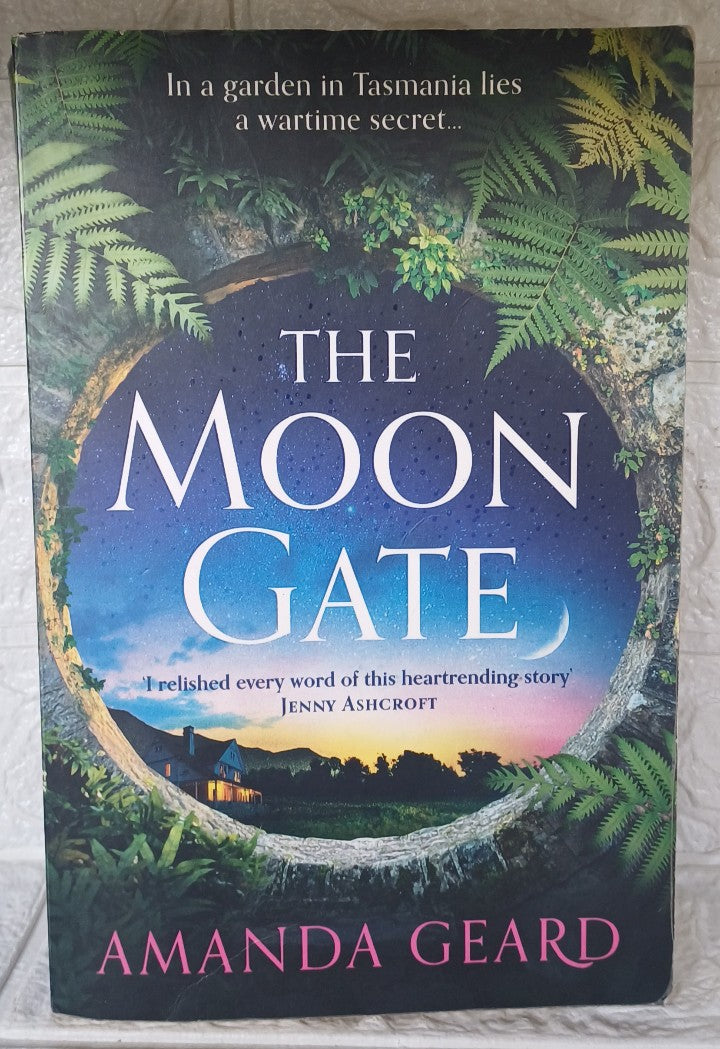 Front Cover Of The Moon Gate (Amanda Geard)