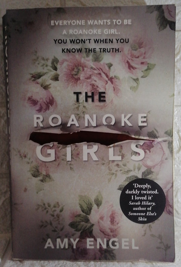 Front Cover Of The Roanoke Girls (Amy Engel)