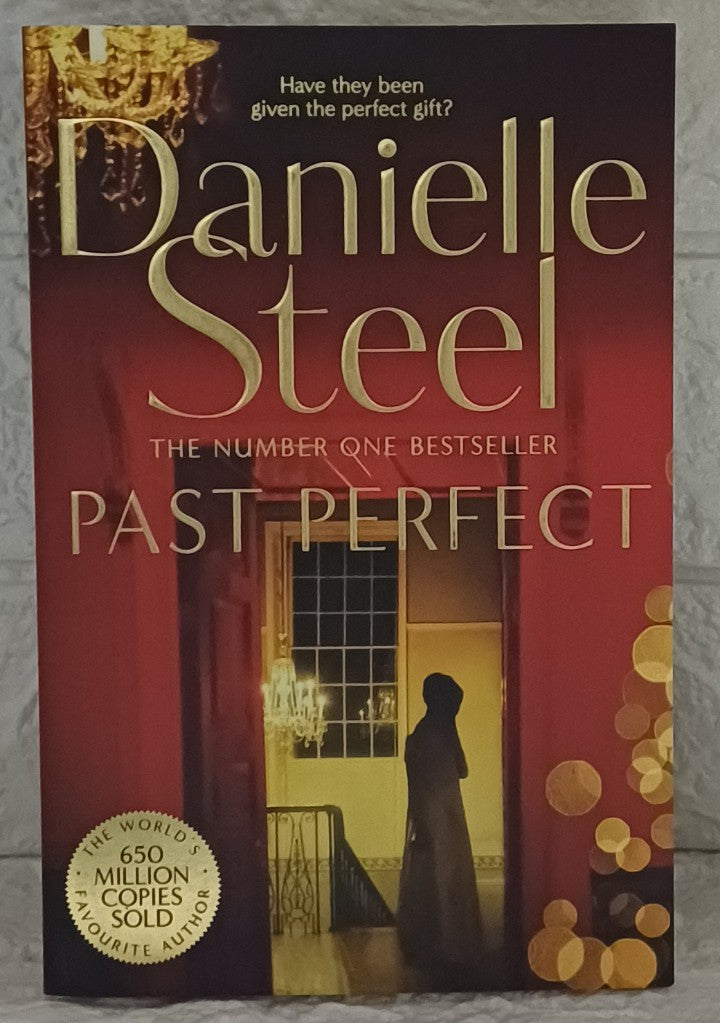 Front Cover Of Past Perfect: A Spellbinding Story Of An Unexpected Friendship Spanning A Century (Danielle Steel)