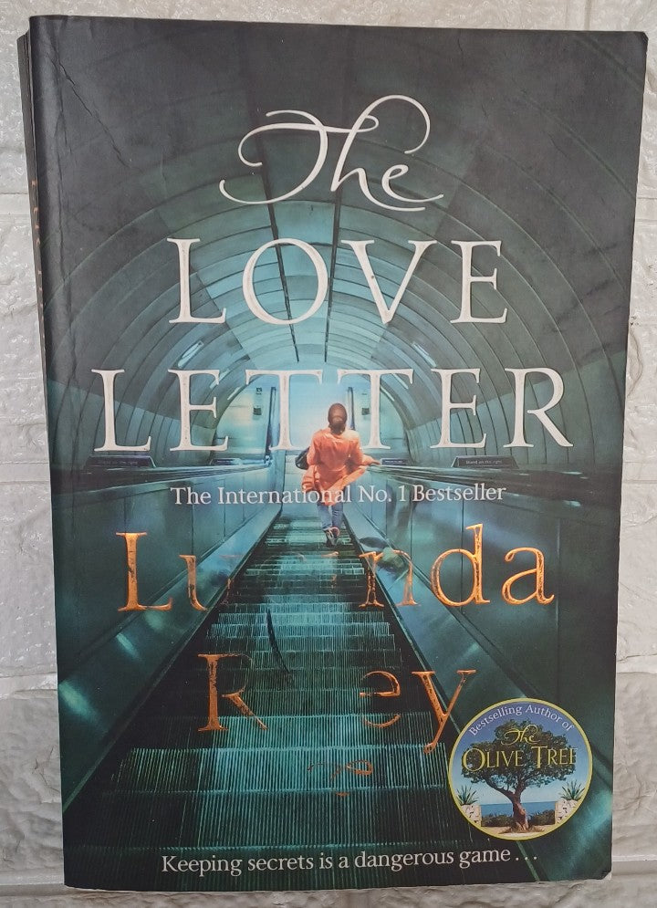 Front Cover Of The Love Letter (Lucinda Riley)
