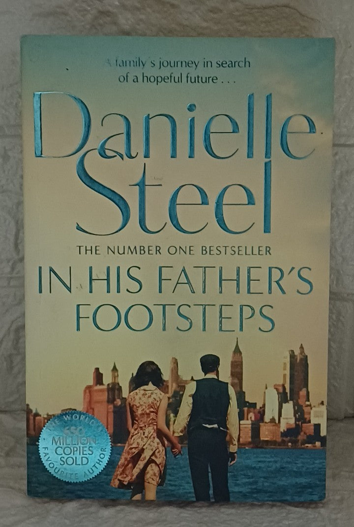 Front Cover Of In His Father's Footsteps (Danielle Steel; Dan John Miller; Matuca Fernández de Villavicencio)