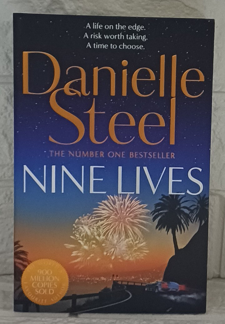 Front Cover Of Nine Lives (Danielle Steel)