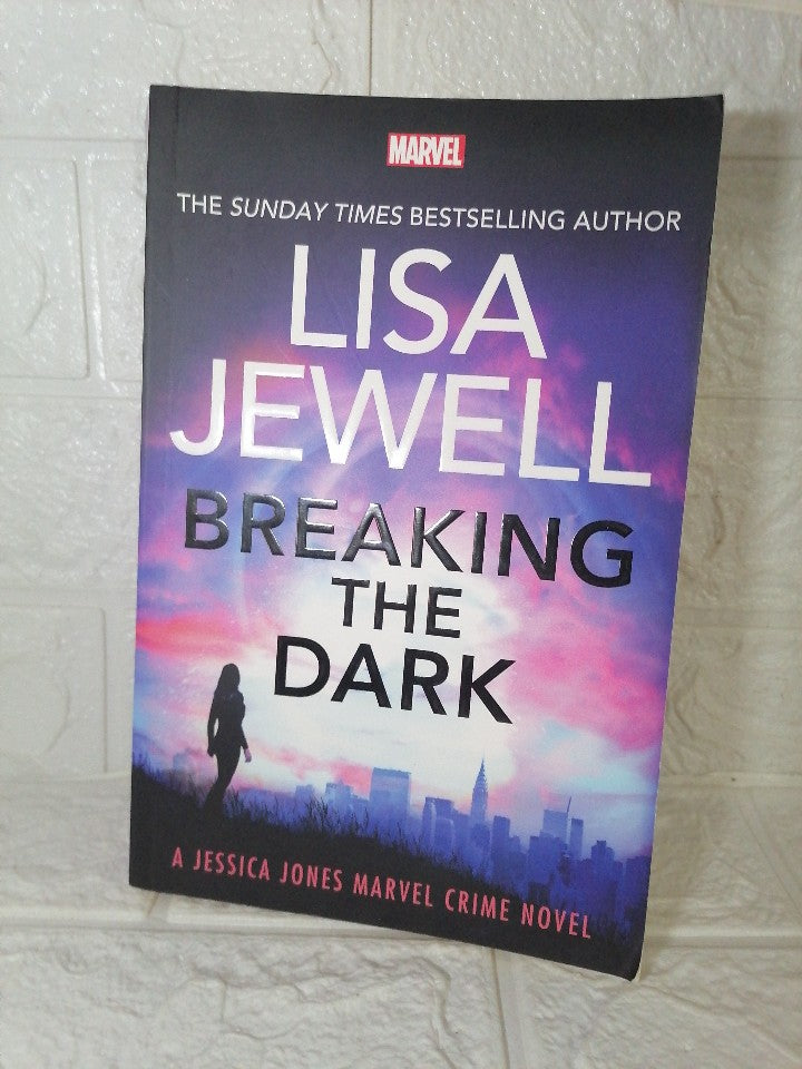Front Cover Of Breaking the Dark (Lisa Jewell )