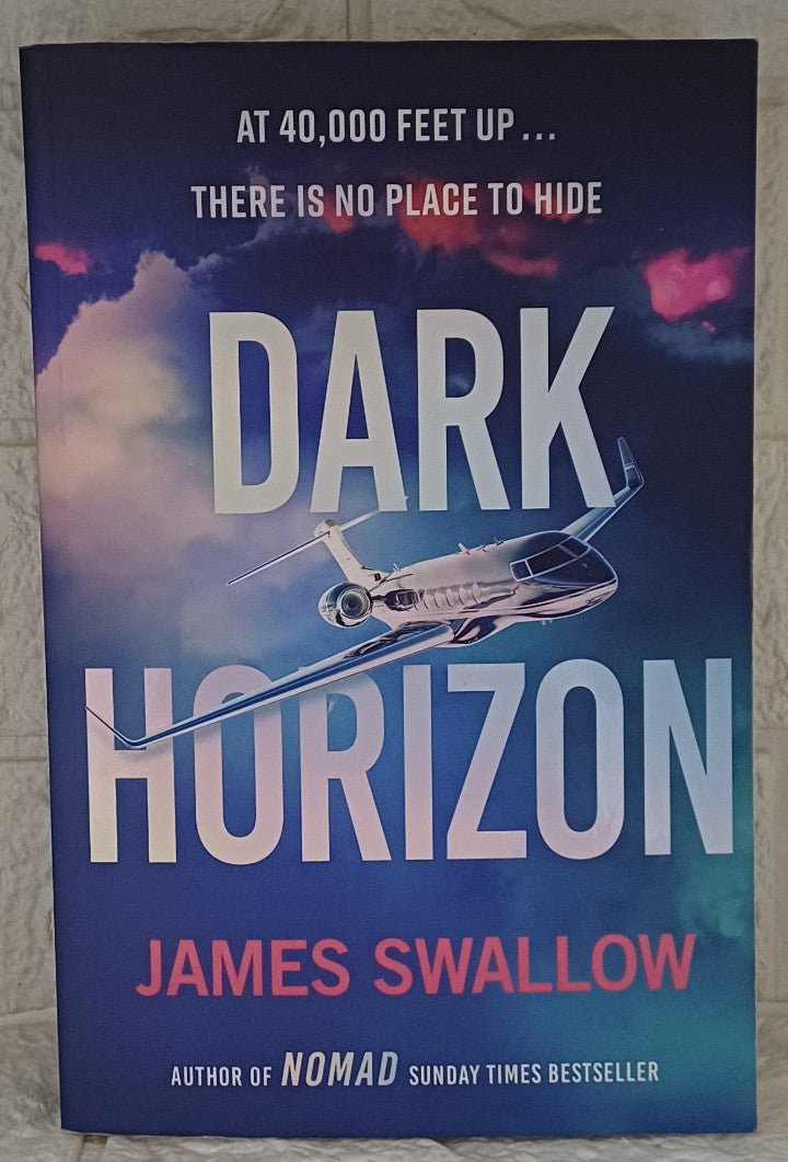 Front Cover Of Dark Horizon (James Swallow)